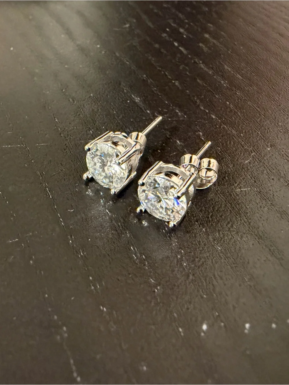 Fashion Jewelry Clear Moissanite Stud Earrings with Teal Pouch